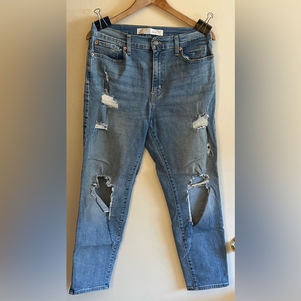 Levi’s Distressed Jeans